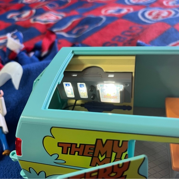 Mystery Machine Toy Van - Blue and Yellow - Picture 7 of 15